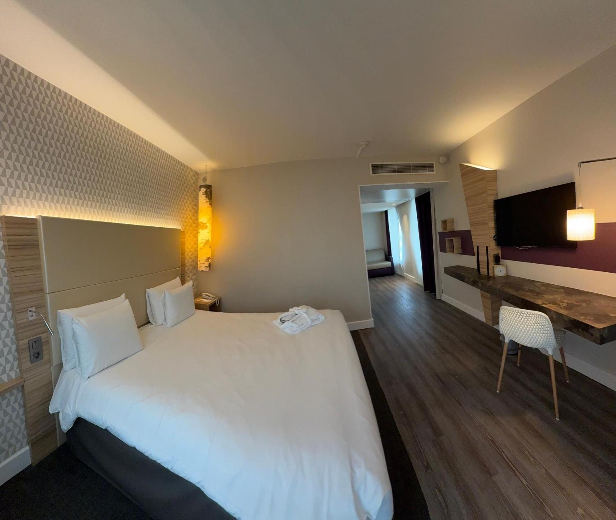 Mercure Paris Orly Aeroport Hotel 4*